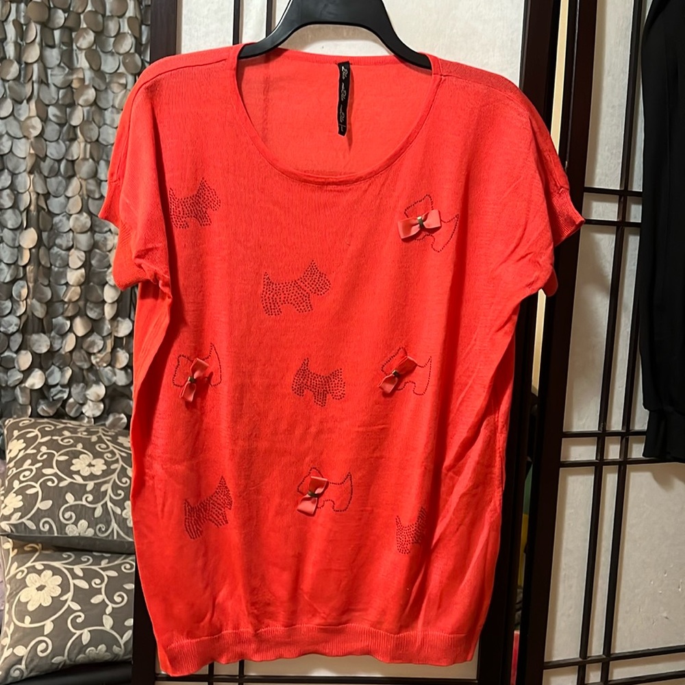 Coral top
